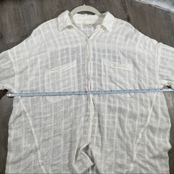 Max Studio Lightweight Short Sleeve Button-Down Shirt - Picture 6 of 11